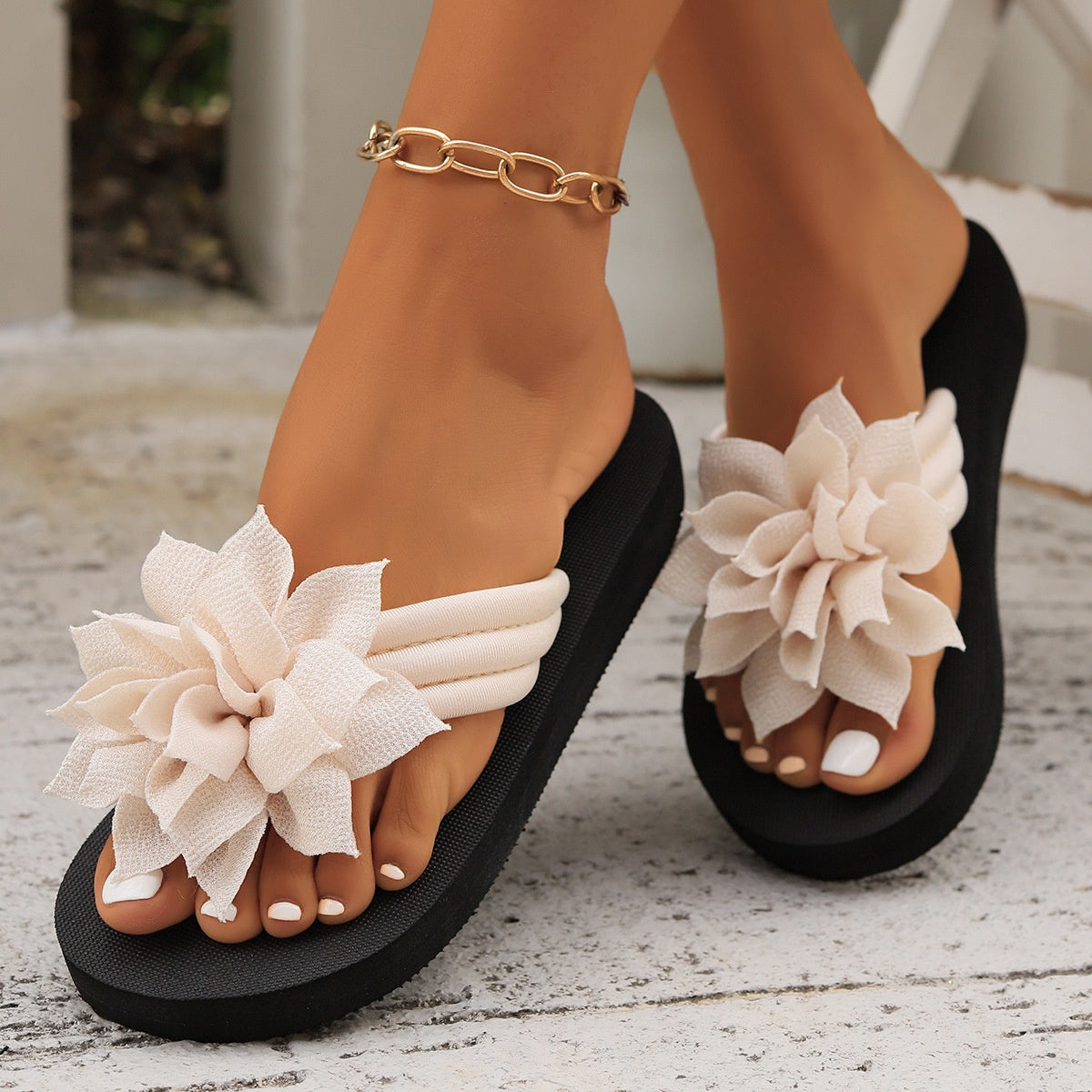 Women'S Floral Lace Trim Flip-Flops - Green & White EVA Wedge Sandals with Fabric Upper & Non-Slip Sole for Summer Beach, Casual Outings, Ladies Flip Flops, Beachwear Essentials, Decorative Flower Design, Comfortable Footwear
